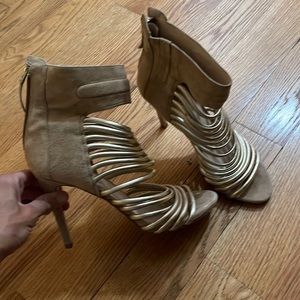 Guess strappy sandals 7.5